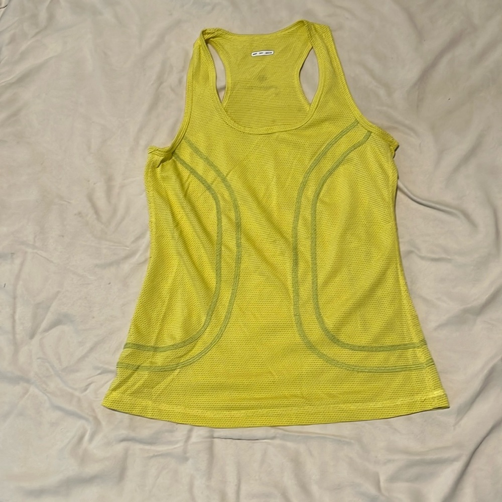 Lululemon tank size small moisture wicking fabric